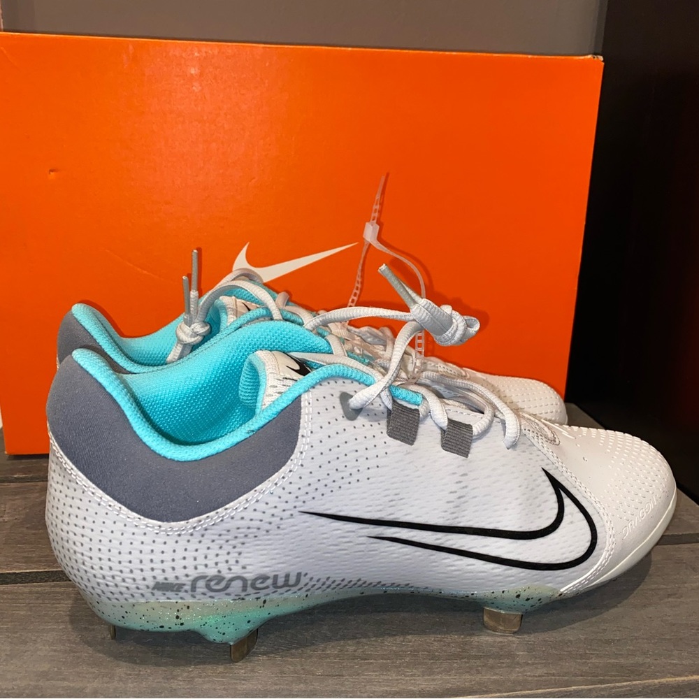 Nike Hyperdiamond 4 Pro Women's Softball Spikes. NWOB
